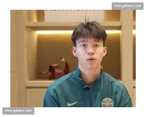 黄希扬点赞国足新星：王钰栋们的未来值得期待