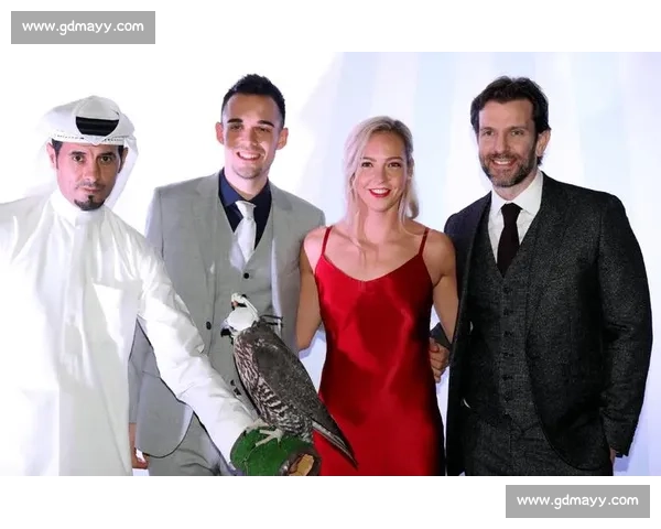 李明携子亮相世俱杯！高颜值父子同框引热议