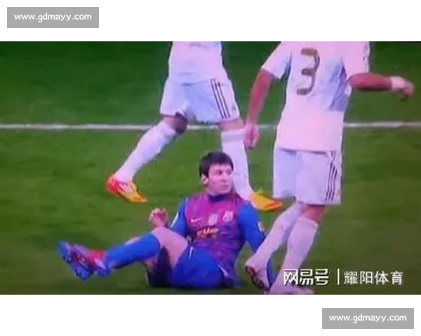 梅西暴怒挥拳维蒂尼亚！世俱杯冲突引爆足坛争议，赛后拥抱上演戏剧性反转