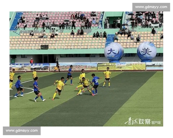 蓝白战火重燃：青超联赛巅峰对决燃爆高原绿茵场